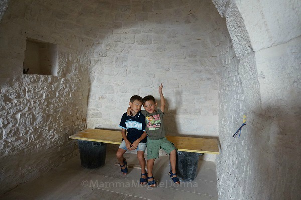 Alberobello con i bambini dormire nei trulli